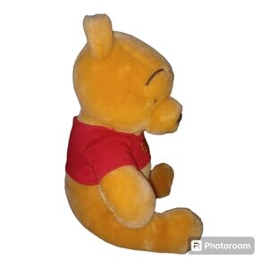 Disney Store Traditionally Cute Disney Authentic Winnie The Pooh Plush  14''